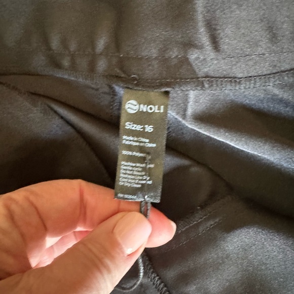Black satin cargo pants- new with tags - Picture 4 of 6